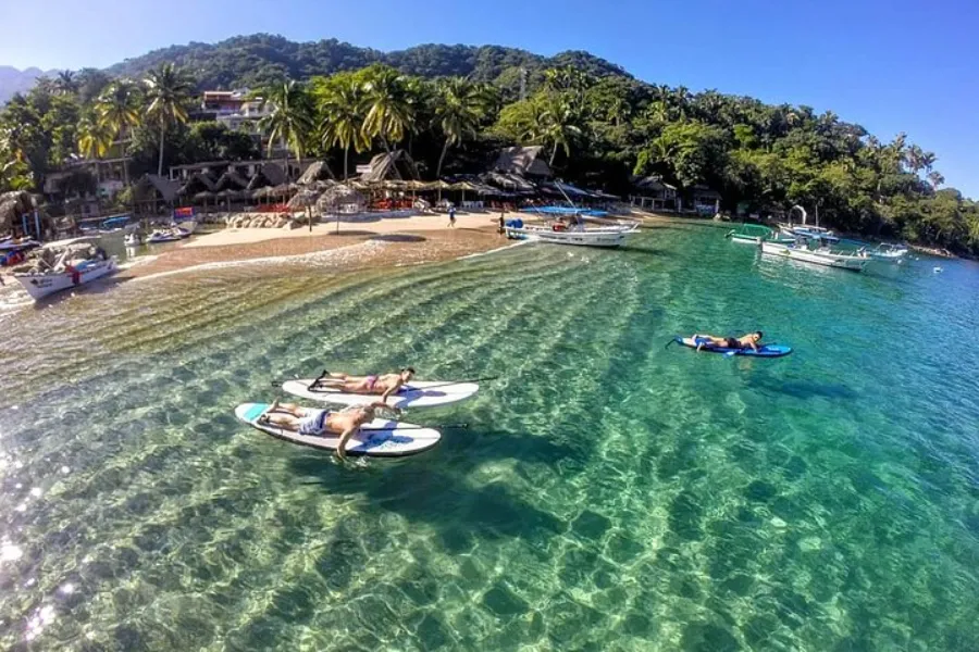 Los Arcos de Mismaloya by Paddle Board: The Quiet Way to See the Bay’s Most Famous Rocks